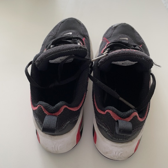 Nike - Picture 3 of 3